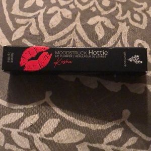 Younique moodstruck hottie lip plumper new/unused